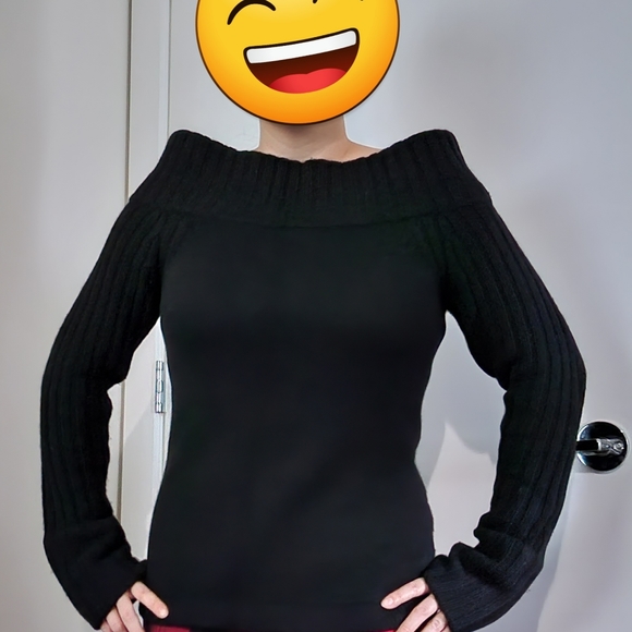 Gorgeous EUC Holt Renfrew 100% cashmere sweater - Picture 8 of 8